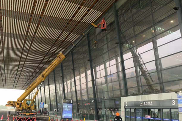 梅江玻璃幕墙维护和保养